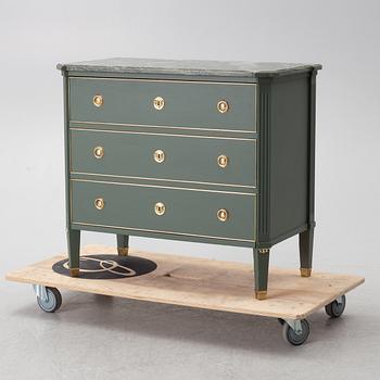 Byrå, gustaviansk stil, 1900-talets andra hälft.