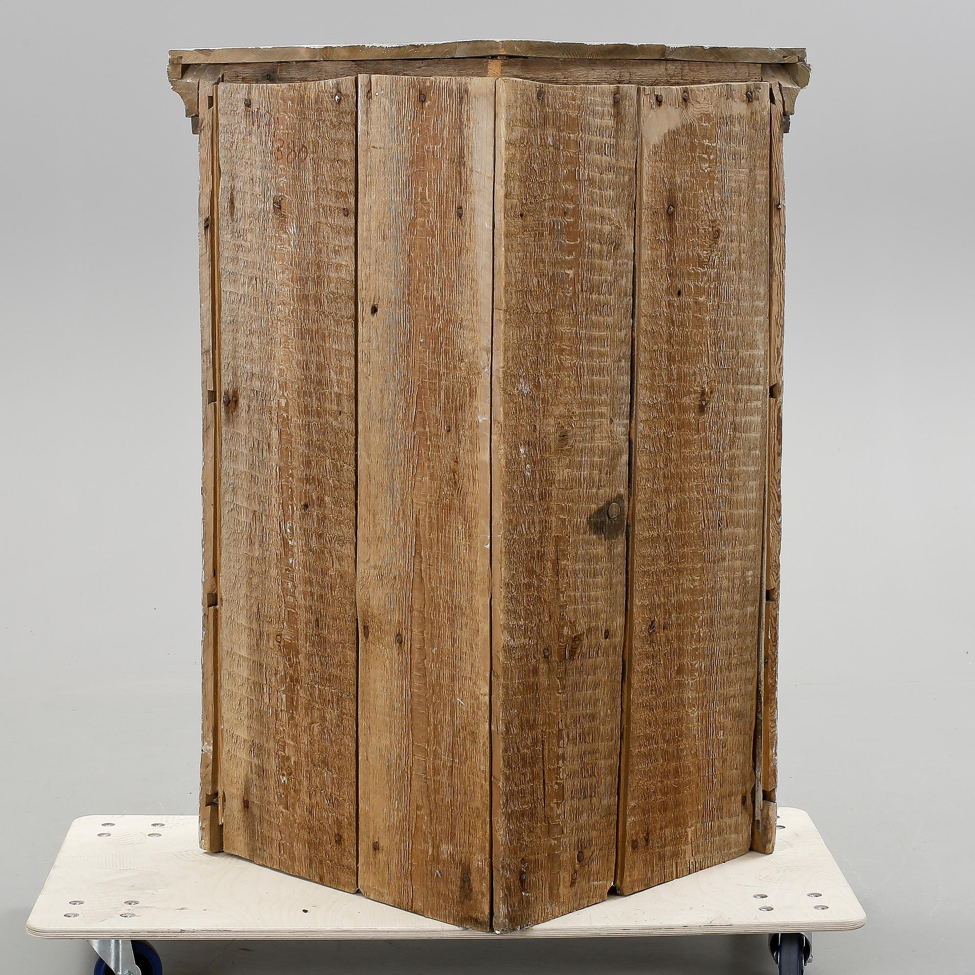 HÖRNSKÅP, gustavianskt. 1700-talets slut.