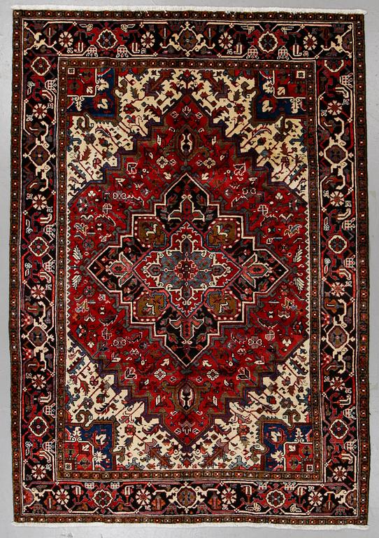 Matta, Old Heriz, ca 270 x 190 cm.