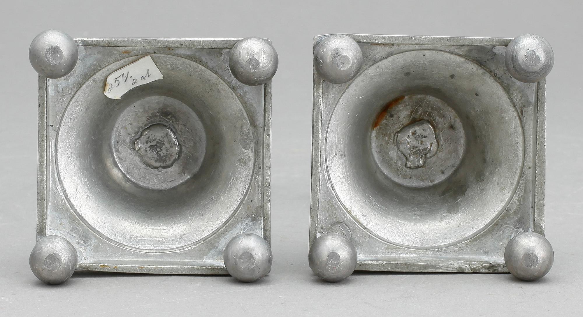 LJUSSTAKAR, ett par, tenn, 1800-tal.