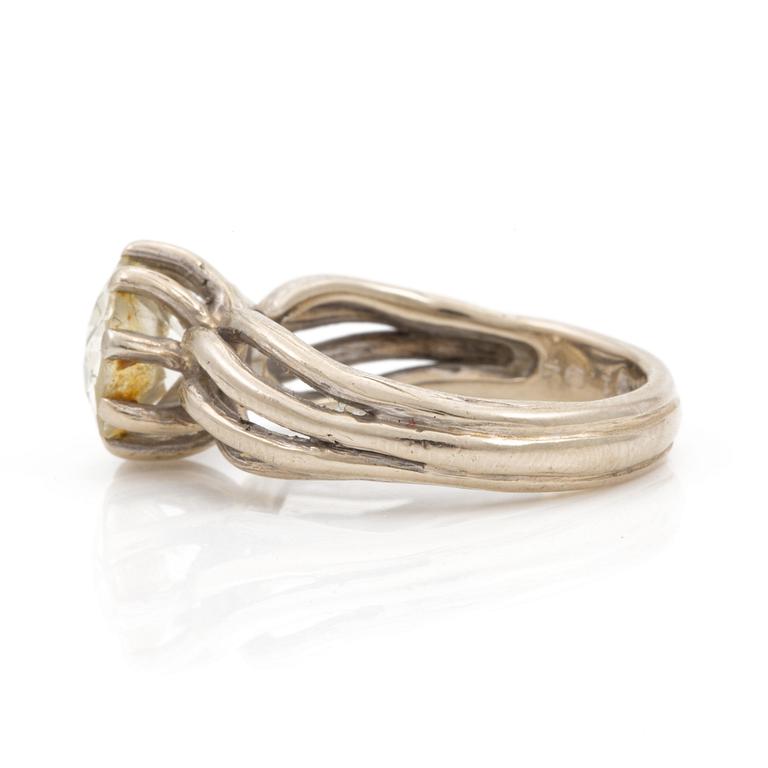 RING, W.A. Bolin, Stockholm 1977, med gammalslipad diamant 1.94ct enligt gravyr.
Kvalitet ca M-N/SI.