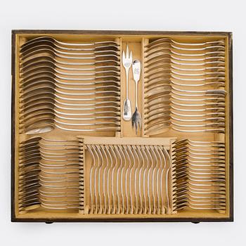 A canteen box of 253 pieces silver cutlery by Viktor Lindman, Helsinki 1916.