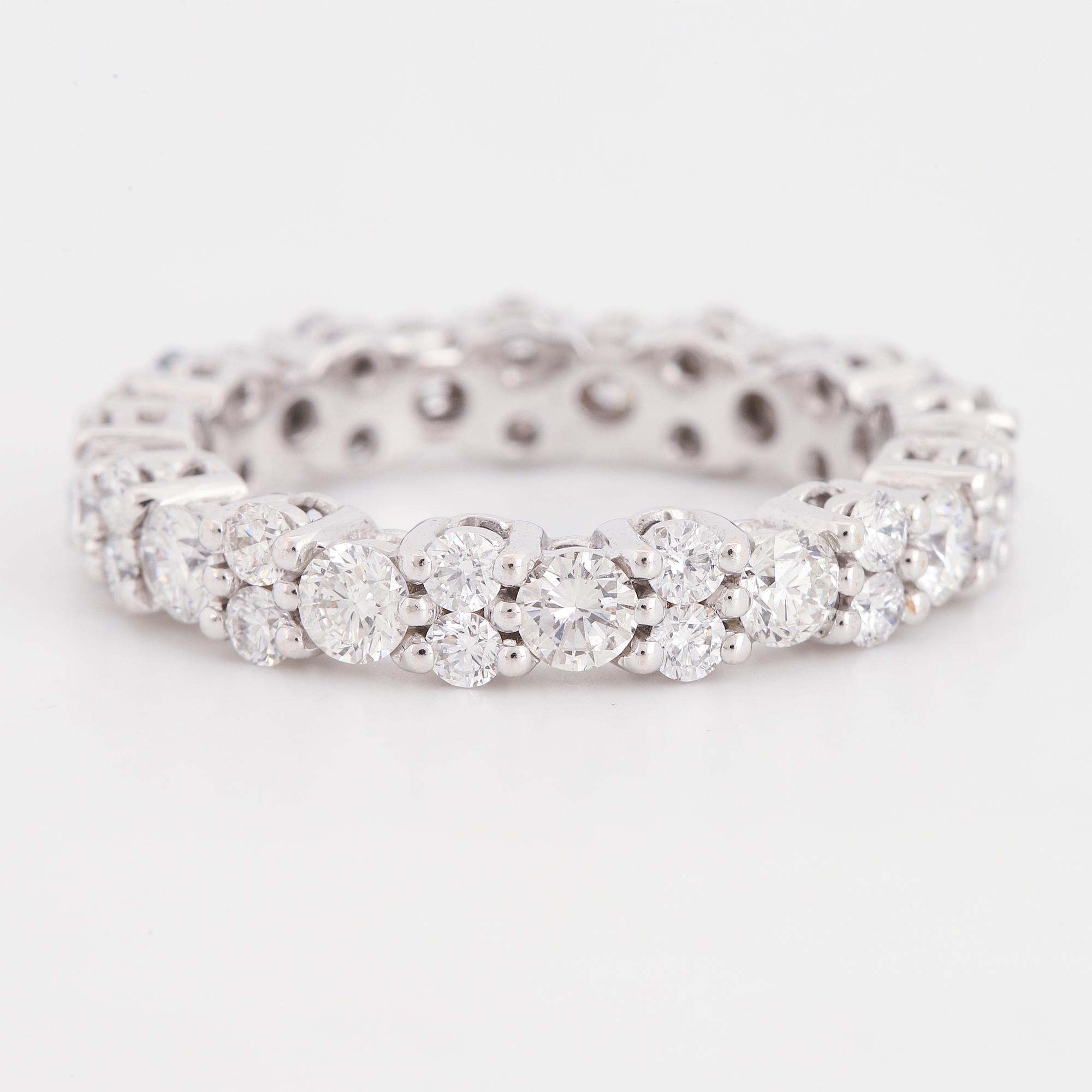 Brilliant-cut diamond ring.