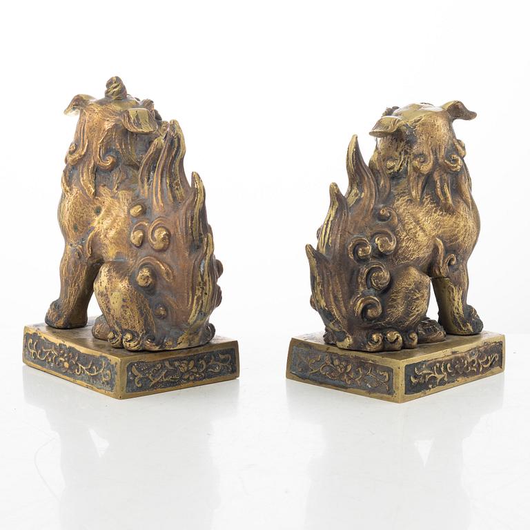 A pair of bronze budhist lions, 1900s.