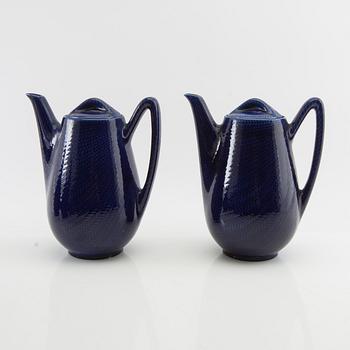 Hertha Bengtson, kannor och tillbringare "Blå Eld" 9 dlr Rörstrand porslin.