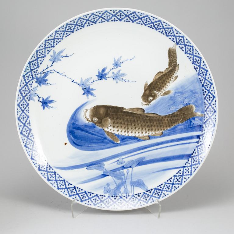 A large Japanese dish, early 20th Century.