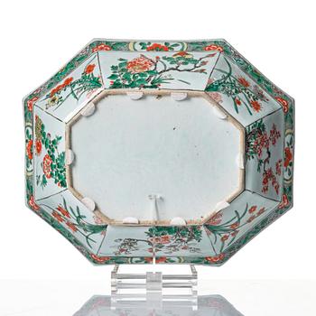 A famille verte bowl, Qing dynasty, Kangxi (1662-1722).
