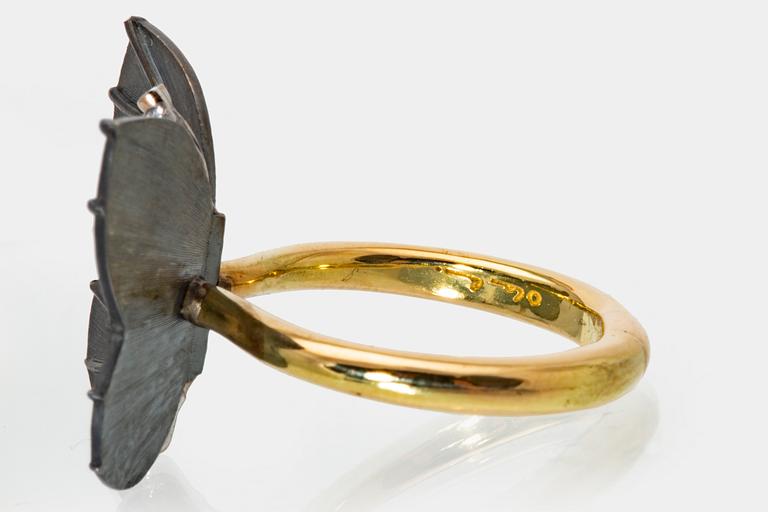 Ole Lyngaard ring 18K guld, silver och briljanter ca 0,10 ct, fjäril ca 2,5 x 2 cm, originaletui.