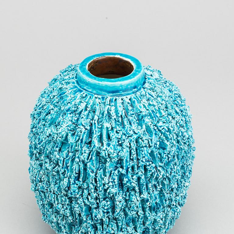 GUNNAR NYLUND, vas "Igelkottvasen", chamotterat stengods, Rörstrand.