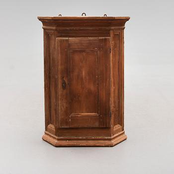 HÄNGSKÅP, 1800-tal.