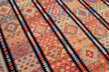 A CARPET, Kilim, ca 390 x 309 cm.