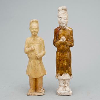 FIGURINER, 2 st, lergods, möjligen Tang.