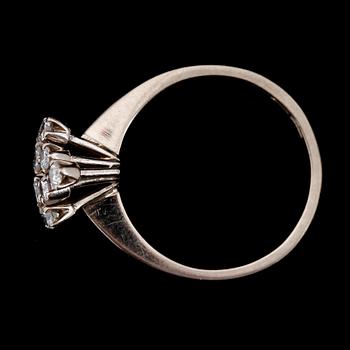 RING, 18K vitguld, briljantslipade diamanter tot ca 0.50 ct, ALP Stockholm 1976.