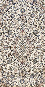 A carpet Kashan, around  295 x 193 cm.