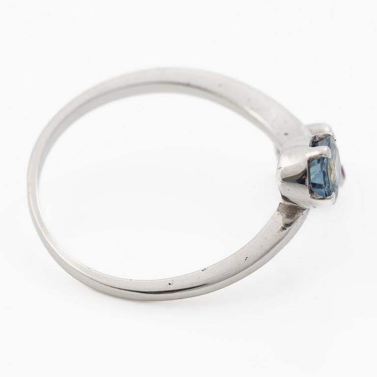 14K white gold ring with sapphire and small rubies.