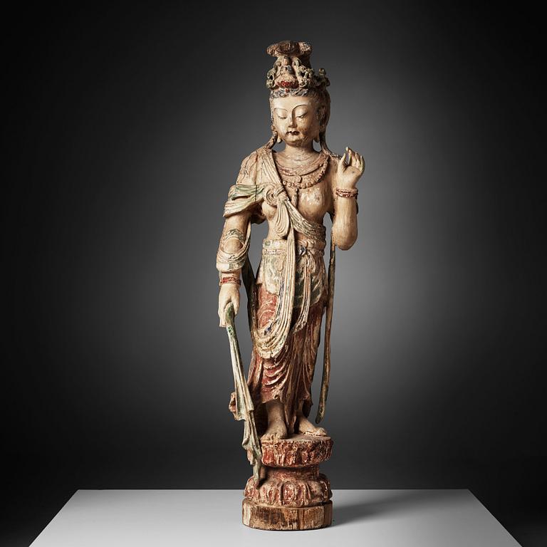 A large wooden sculpture of Guanyin, Ming dynasty (1368-1644).