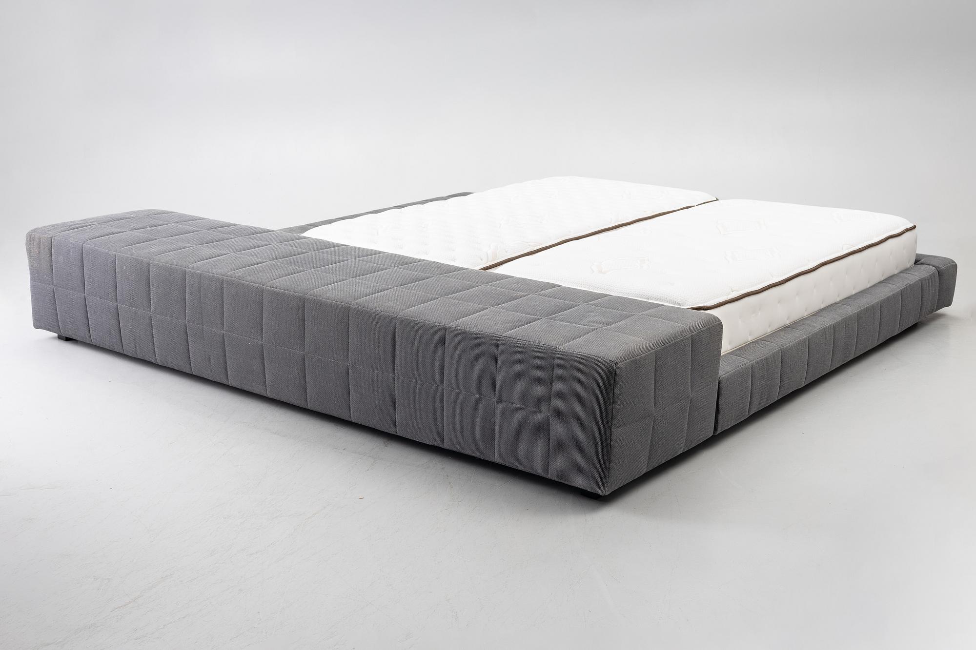 Giuseppe Viganò, a 'Squaring' bed, Bonaldo, Italy.