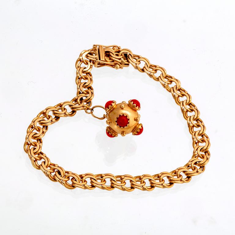 Armband, 18K guld, bismarcklänk med berlock.