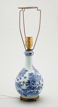 BORDSLAMPA, porslin, China, mässingsfattning.