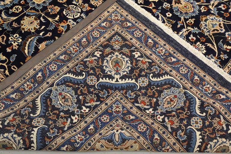 A Keshan carpet, approx. 400 x 295 cm.