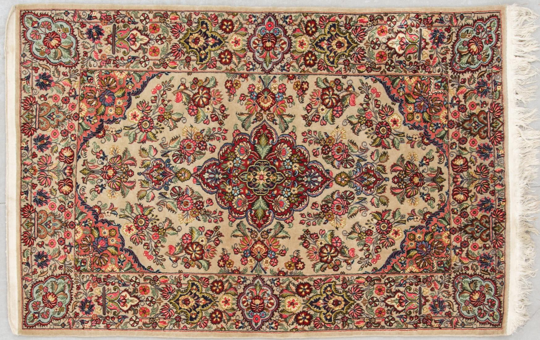 MATTA, old, Ghom sannolikt, ca 157 x 102 cm.