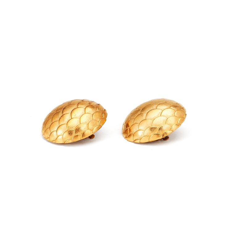 ESCADA, a pair of gold colored earclips.