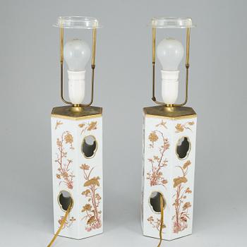 A pair of gilded and famille rose hat stands, turned into table lamps, Qing dynasty, late 19th century.