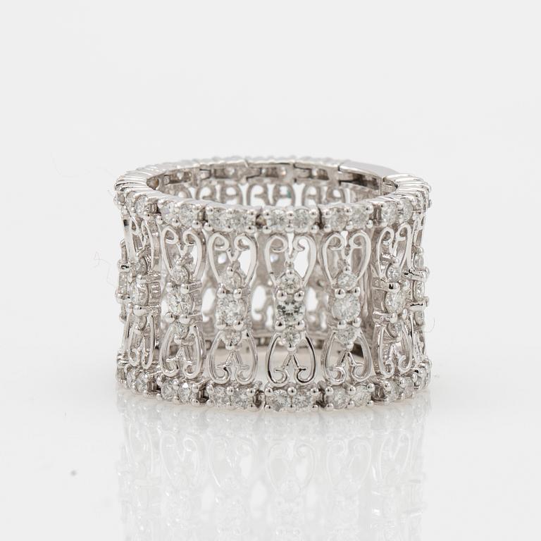 Ring, 18k white gold with brilliant-cut diamonds.