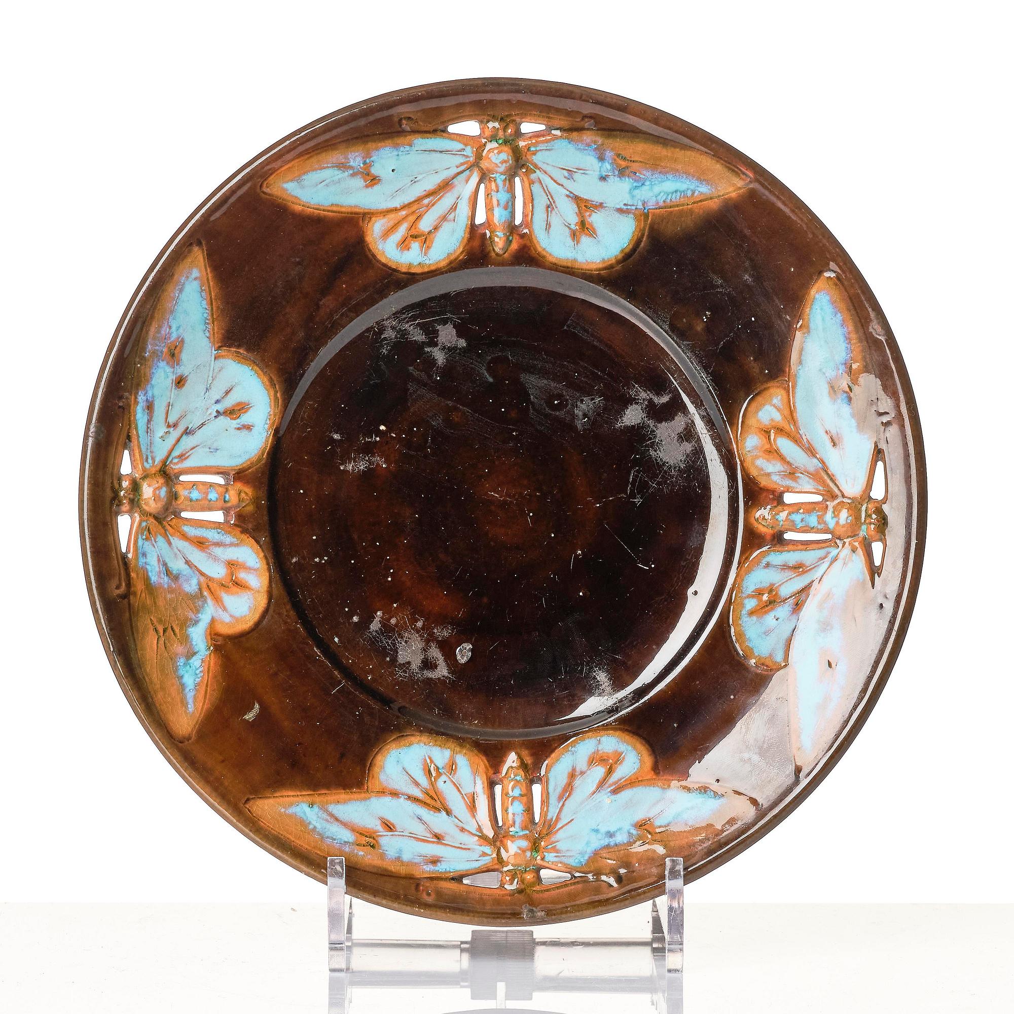 Hilma Persson-Hjelm, a glazed earthenware art nouveau lidded tureen with a plate, executed i her studio, Arvika 1919. No 8812,  plate 1699.