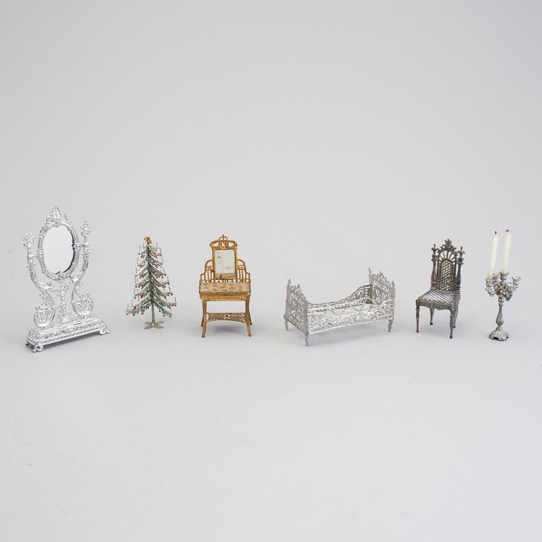 A lot of doll house furniture and accessories by various makers including Rock & Graner Germany 19/20th century.