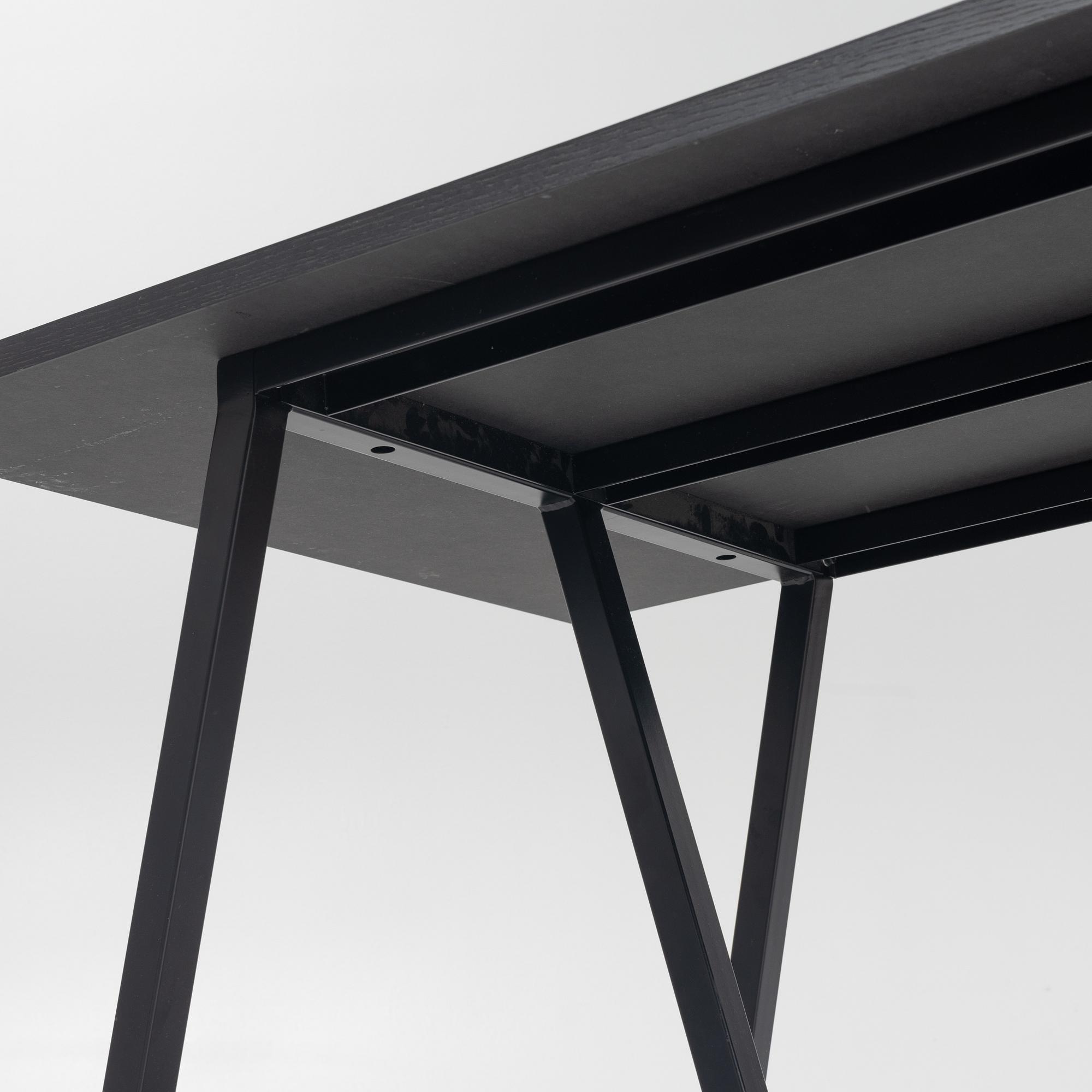 Leif Jørgensen, bord, "Loop Stand", Hay, Danmark.