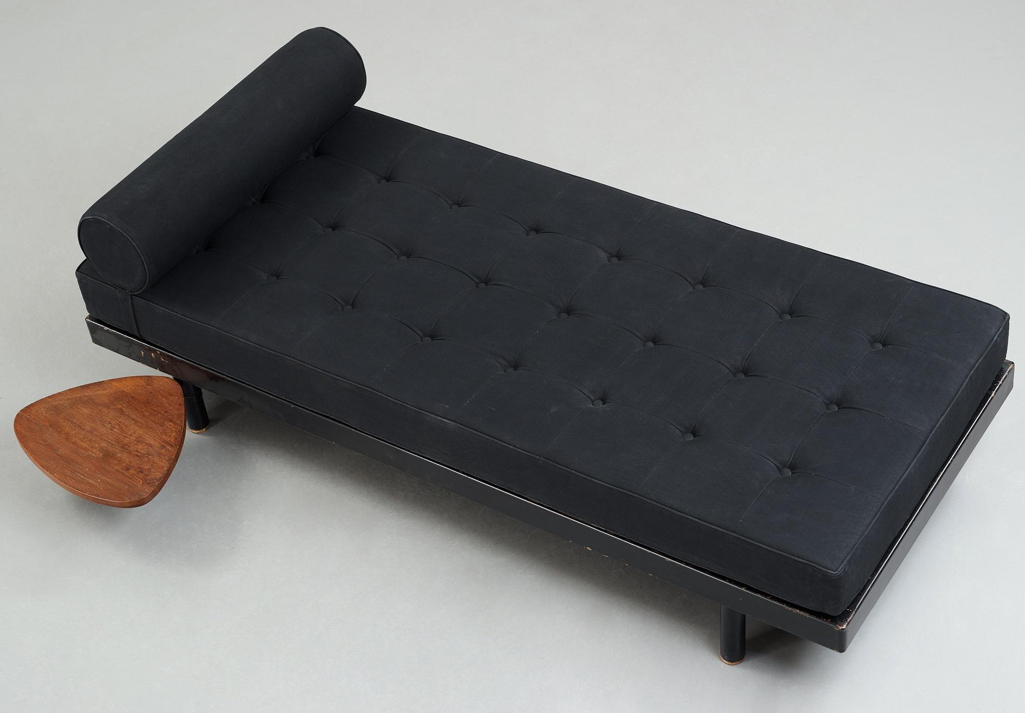JEAN PROUVÉ & CHARLOTTE PERRIAND, dagbädd med sidobord, "Scal No 450" "Antony", Frankrike, ca 1954.