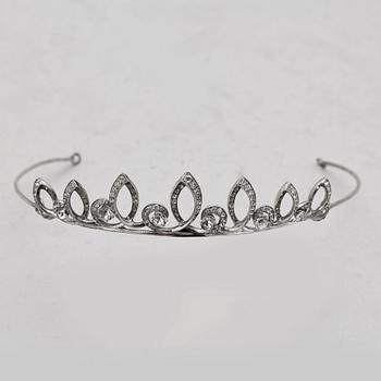 DIADEM, vitmetall med dekorativa stenar, 1900-tal.