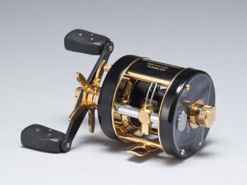 FISKERULLE och GLAS, ett par, Abu Garcia och Mats Jonasson, Målerås glasbruk.