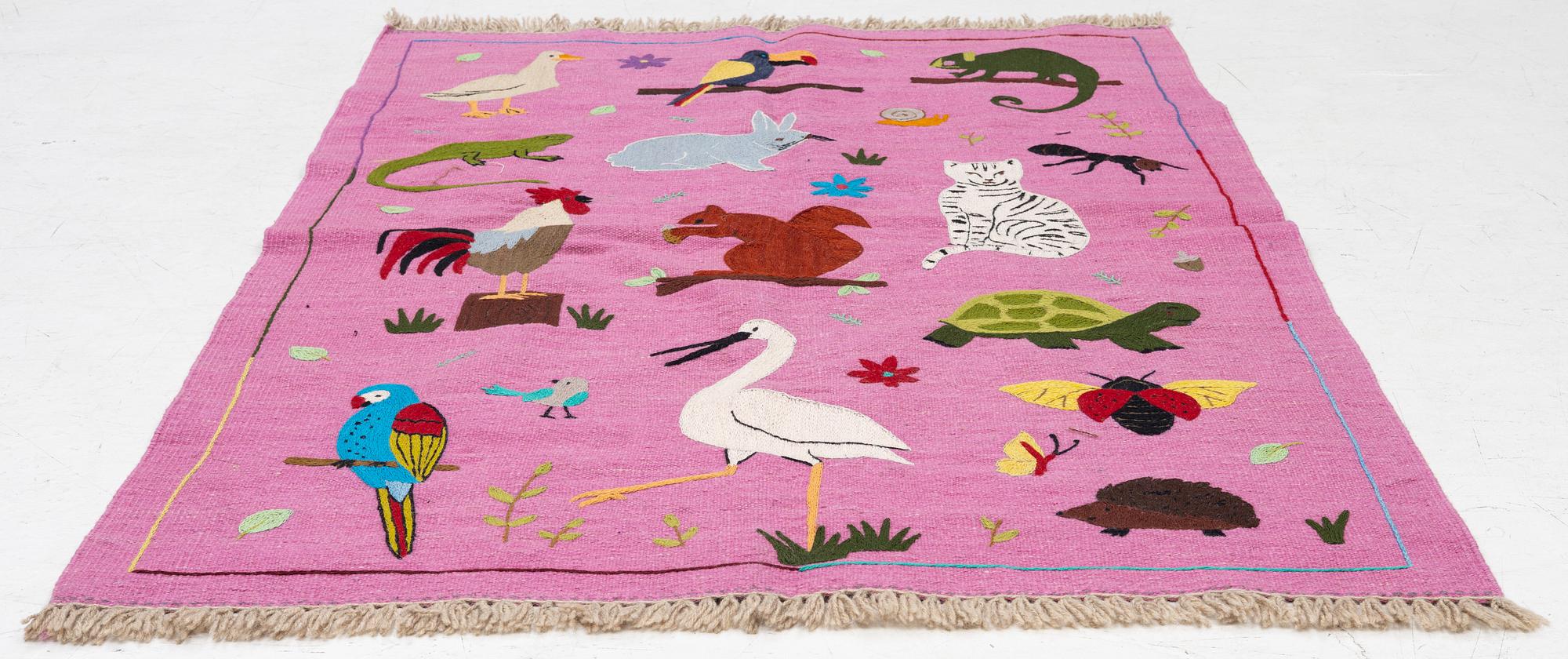 Matta, handbroderad Kelim, ca 184 x 123 cm.