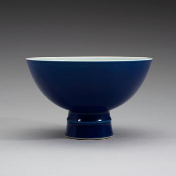 STEMCUP, porslin. 1900-tal, med Qianlong-märke.