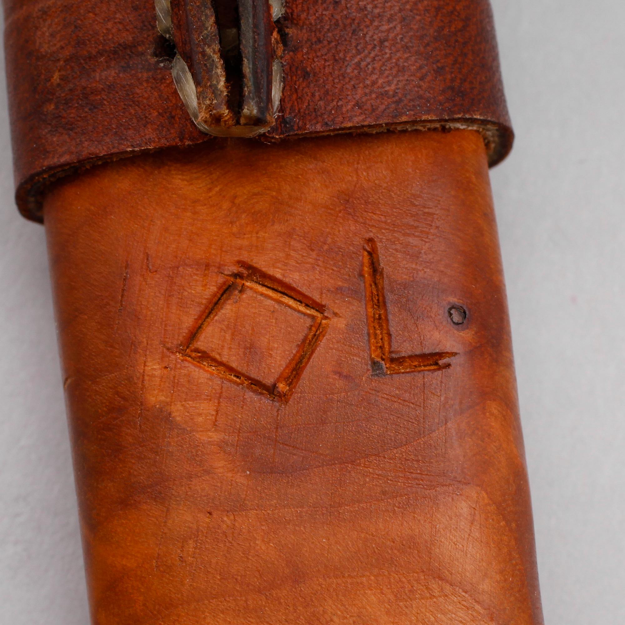 SAMEKNIV, ben och läder, slidan monogramsignerad OL.