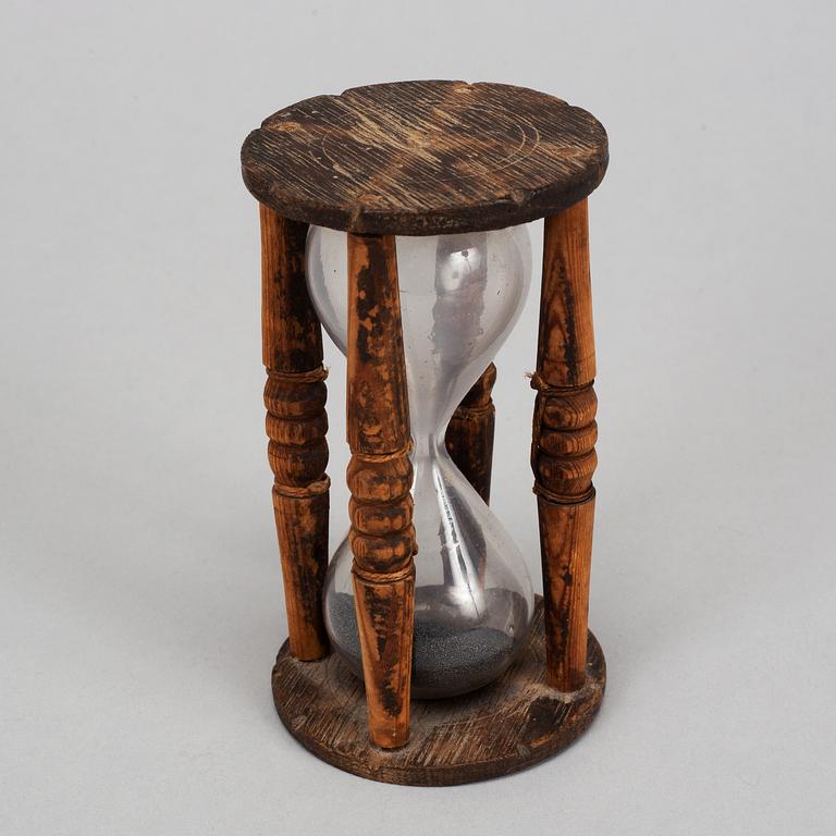 An hourglass, wooden frame, 18th/19th century.