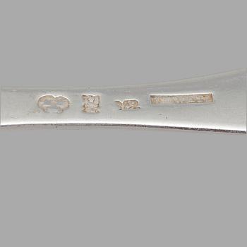 SÅSSLEV samt SKEDAR, 5 st, silver, Sverige tidigt 1800-tal. Tot silvervikt ca 235 gram.