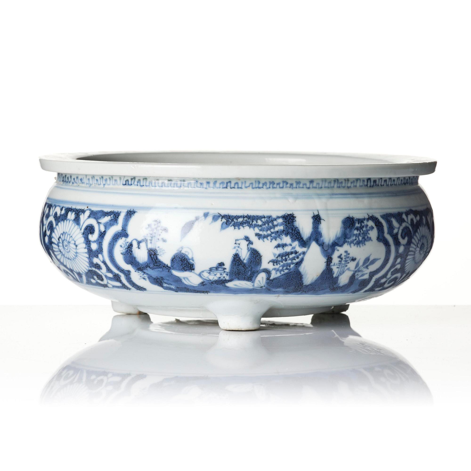 A blue and white tripod censer, 17th century.