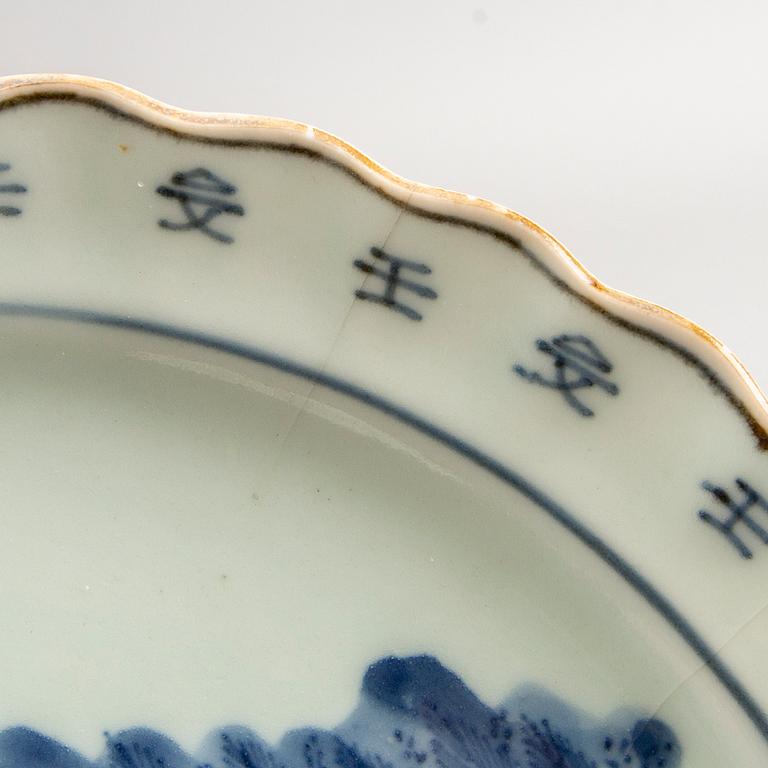 A blue and white dish, Japan, 19th Century.