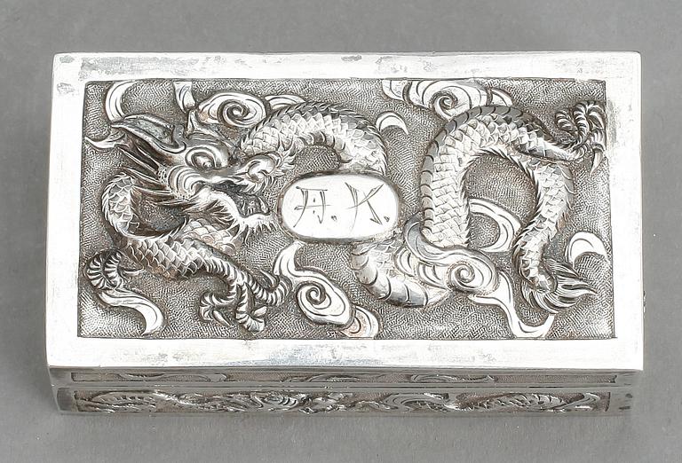 DOSA, silver, Kina, omkring sekelskiftet 1900, vikt ca 52 g.