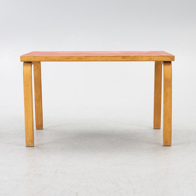 Alvar Aalto, a set of four model N65 children's chairs with table, Artek, Finland.