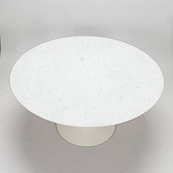 Eero Saarinen, a 1970s 'Tulip' marble-top table with six chairs.