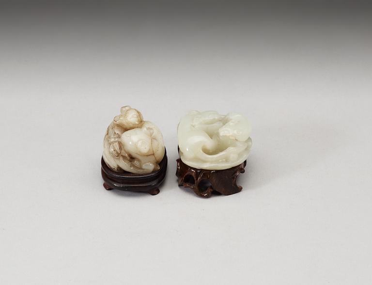 Two nephrite animal figurines, Qing dynasty.