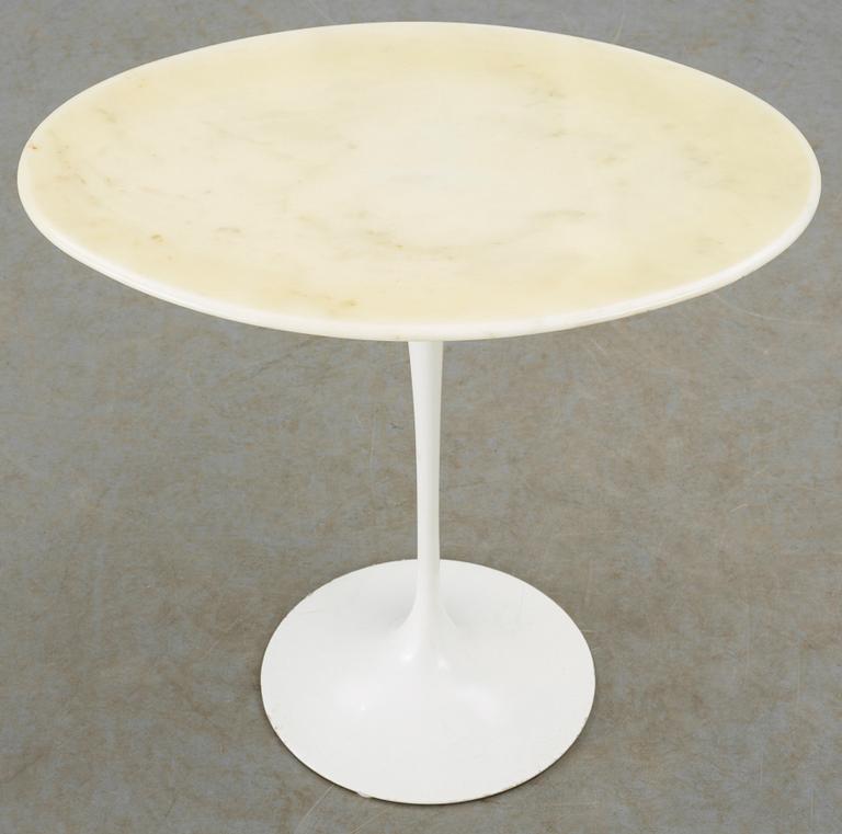 SOFFBORD, "Tulip", Eero Saarinen för Knoll International, USA. 1900-talets andra hälft.