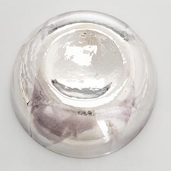 A. Tillander, skål, sterlingsilver och emalj, Åbo 2005.