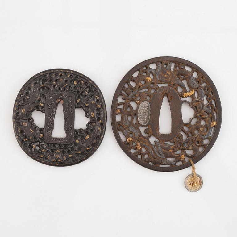 Tsuba 5 st, Kina och Japan, troligen 1800-tal.