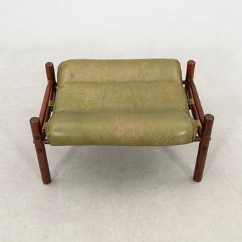 Arne Norell, fåtöljer ett par samt en fotpall "Inca", Norell Möbel AB 1900-talets andra hälft.