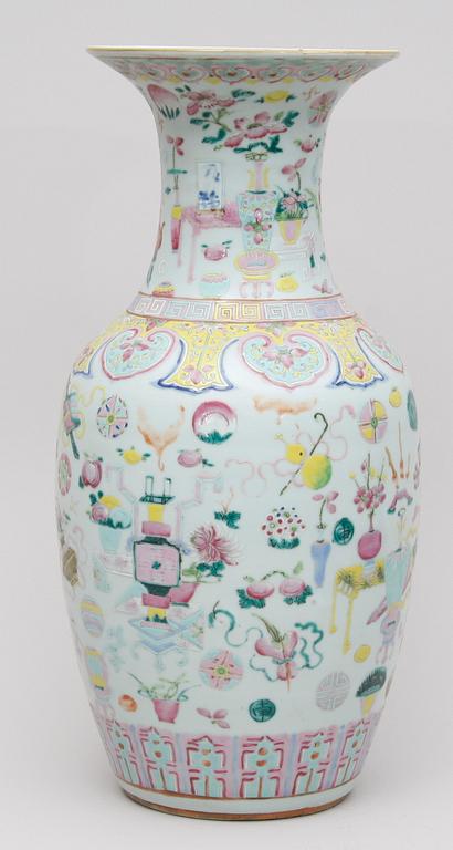 GOLVVAS, porslin. Kina. 1800-tal.